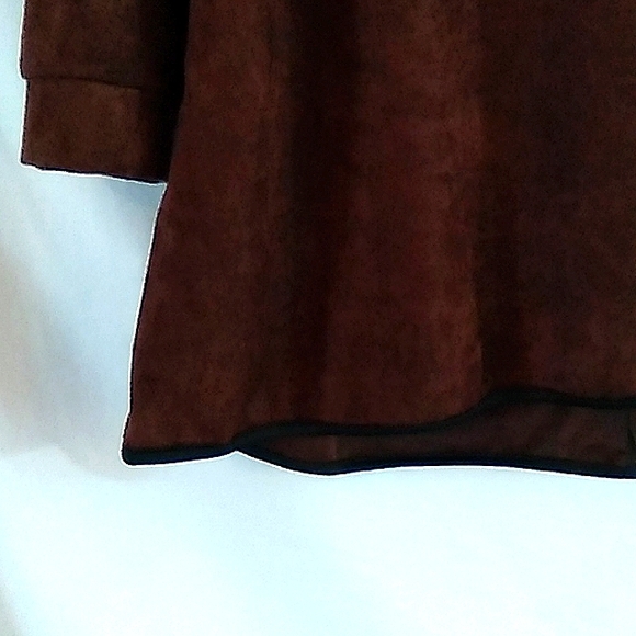 Women's 2X (I think) high neck pullover top in brown with black lace - Picture 4 of 4